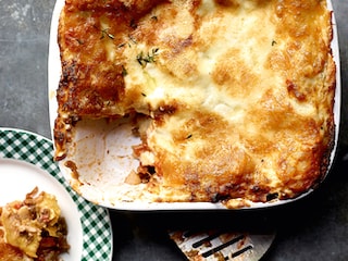 Veggie bologneselasagne met gekaramelliseerde uien, mozzarella en Espelettepepe