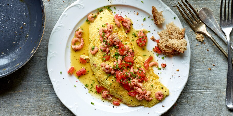 Baveuse omelet met grijze garnalen