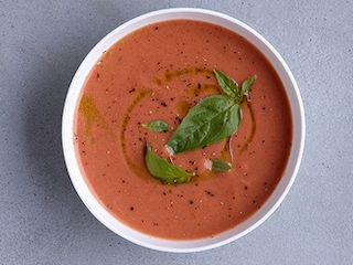 Gazpacho met  frambozendressing