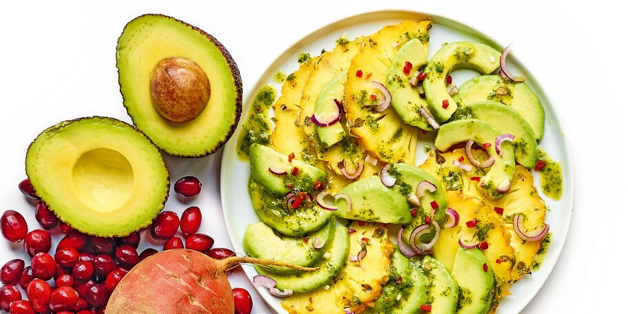 Avocadosalade met ananas en Spaanse peper