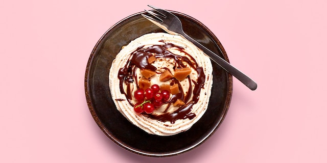 Pavlova met koffie, chocolade en karamel