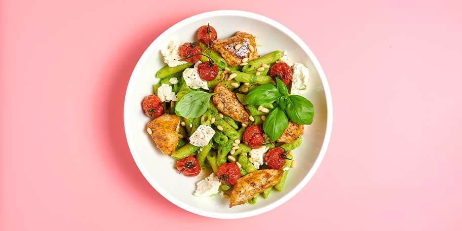 Penne au poulet, feta et pesto vert