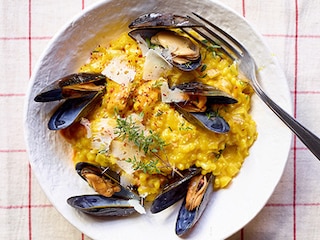 Risotto de couscous perlé aux moules, poireaux et safran