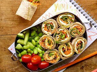 Wraps met eieren, verse kruiden en rauwkost