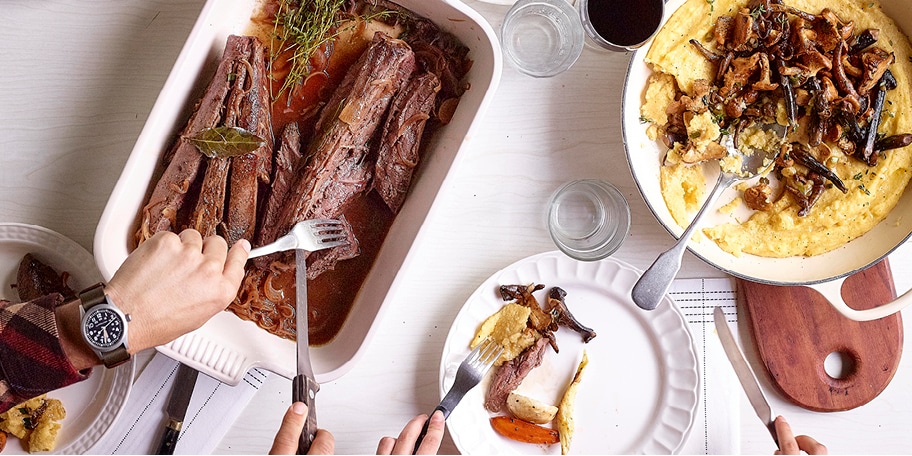 Hazenrug met kriek en polenta met bospaddenstoelen