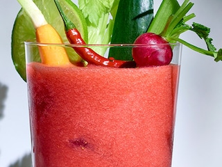 Bloody mary met sake, aardbeien en kerstomaten