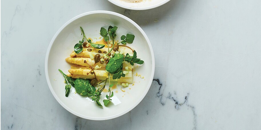 Gegrilde asperges, waterkerscrème en kappertjesboter
