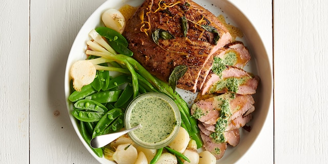 Rôti de veau basse température, sauce au cresson et légumes printaniers