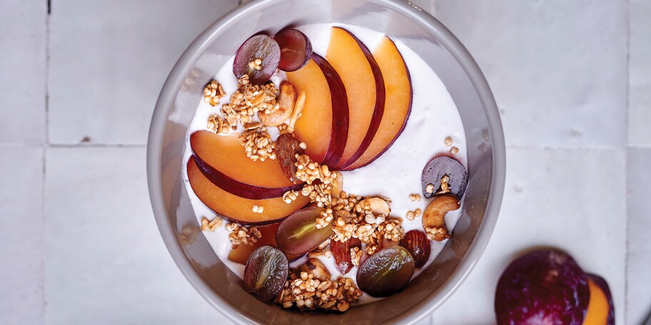 Smoothie bowl végan au granola et aux fruits