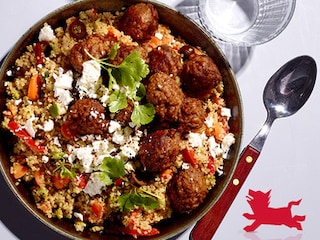 Quinoa aux légumes méditerranéens, feta et boulettes veggie