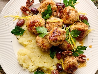 Boulettes de dinde laquées au sirop d’érable, noix de pécan et purée de panais