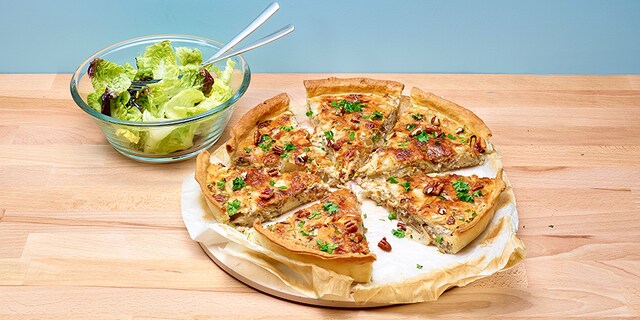 Quiche aux chicons, noix de pécan et emmental