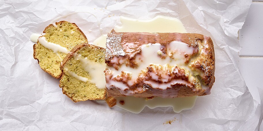 Cake sucré à la courgette et glaçage au citron