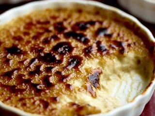 Crème brûlée met koffie en rietsuiker