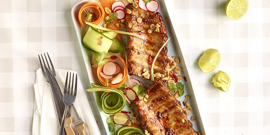 Spare-ribs à l’asiatique et salade de légumes croquants