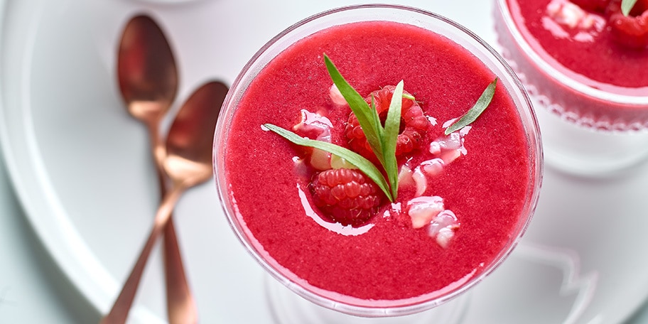 Frambozen-lycheegazpacho met champagne