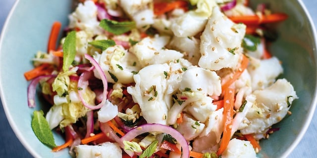 Vietnamese salade met zwarte heilbot
