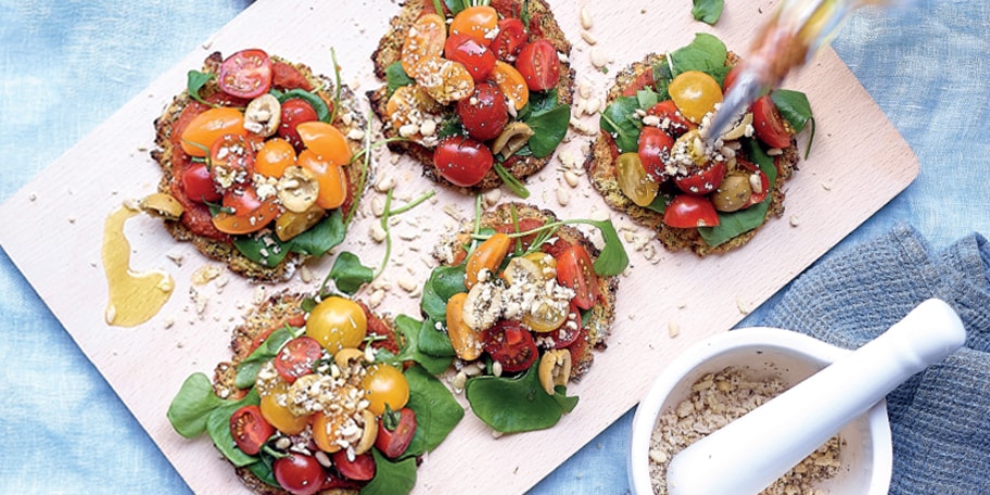 Mini-pizzas de chou-fleur aux tomates