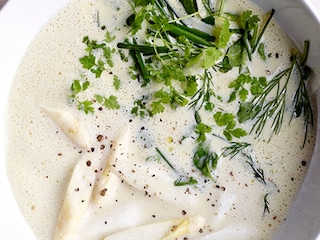 Soupe d’asperges "no gaspi" aux herbes fraîches