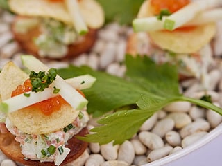 Mini tostada's met gerookte zalm