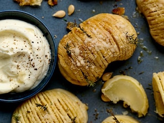 Hasselback casperitapompoenen en parmigianoslagroom