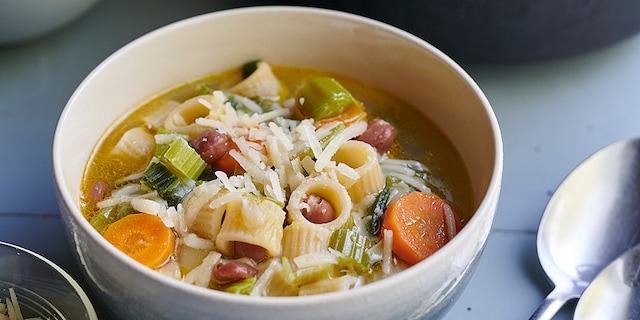 Minestrone met parmigiano