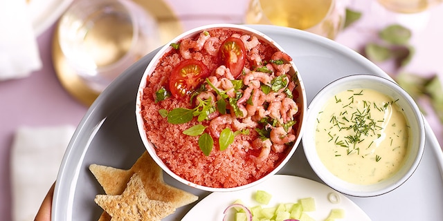 Granité aux tomates-cerises, crevettes grises et basilic
