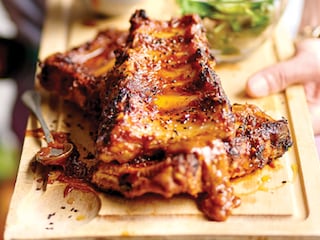 Gelakte spareribs met homemade hoisinsaus