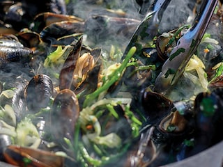 Moules au vermouth, graines de fenouil et passe-pierre