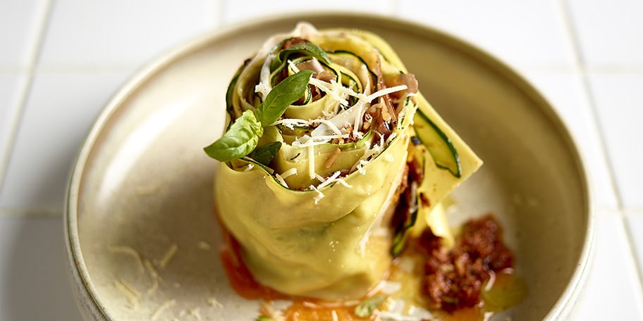 Roulades de lasagne aux courgettes et au jambon cru