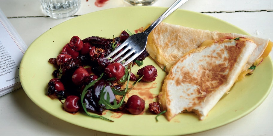 Piadine met Maredsous en kersensalsa