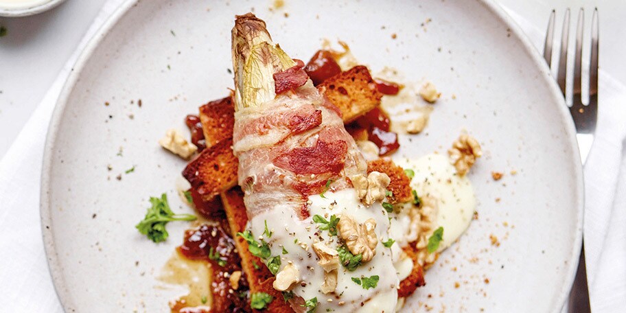 Witloof met camembertsaus en perenchutney