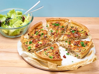 Quiche aux chicons, noix de pécan et emmental