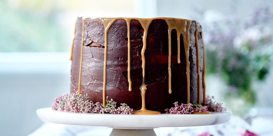 Gâteau haut au chocolat et caramel au beurre salé