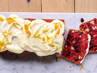 Cake aux betteraves, à l'orange, aux airelles et aux noisettes