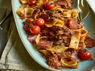 Pappardelles au ragoût de cerf et sauce aux tomates cerise