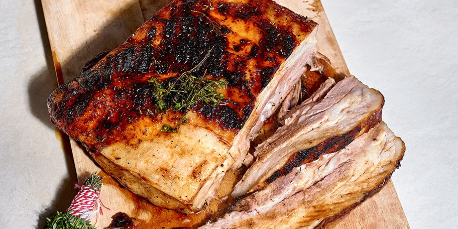 Poitrine de porc grillée, caramélisée au miel et au whisky