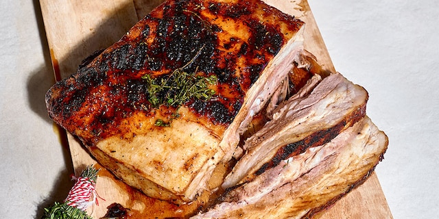 Poitrine de porc grillée, caramélisée au miel et au whisky