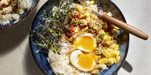 Œufs marinés façon coréenne et riz à la mangue