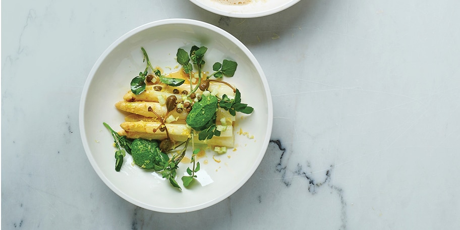 Asperges grillées, crème de cresson et beurre aux câpres