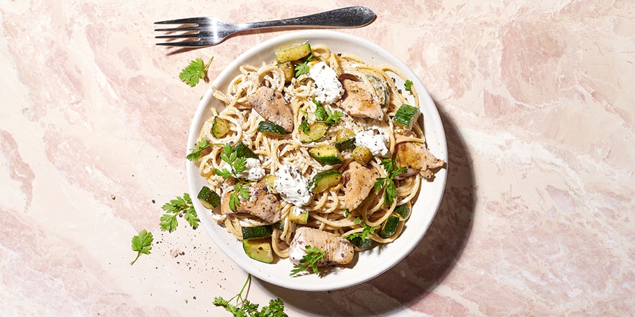 Spaghetti met kip, courgette en ricotta