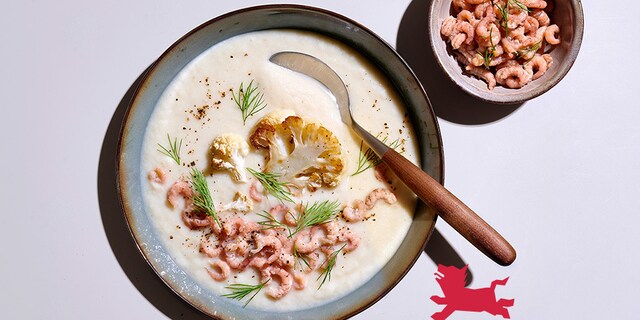 Soupe au chou-fleur rôti et aux crevettes grises