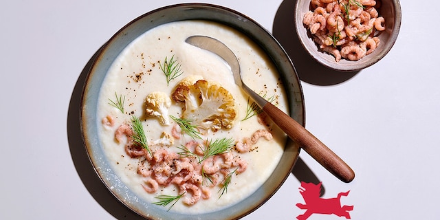 Soupe au chou-fleur rôti et aux crevettes grises