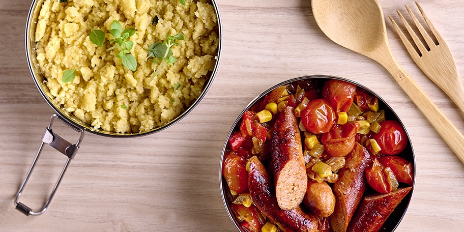 Polenta aux merguez et à la salsa de légumes