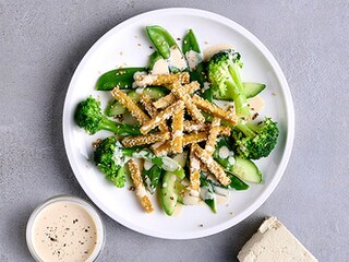 Salade de légumes au tofu croustillant