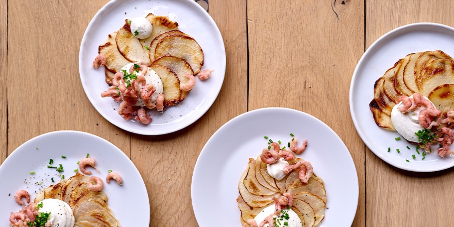 Galettes de navets glacés, chantilly au citron et crevettes grises