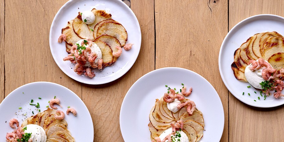 Galettes de navets glacés, chantilly au citron et crevettes grises