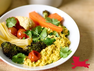 Scrambled tofu met geroosterde groenten