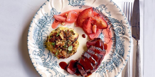 Filet de biche, gratin dauphinois et chutney de prunes