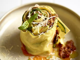 Roulades de lasagne aux courgettes et au jambon cru